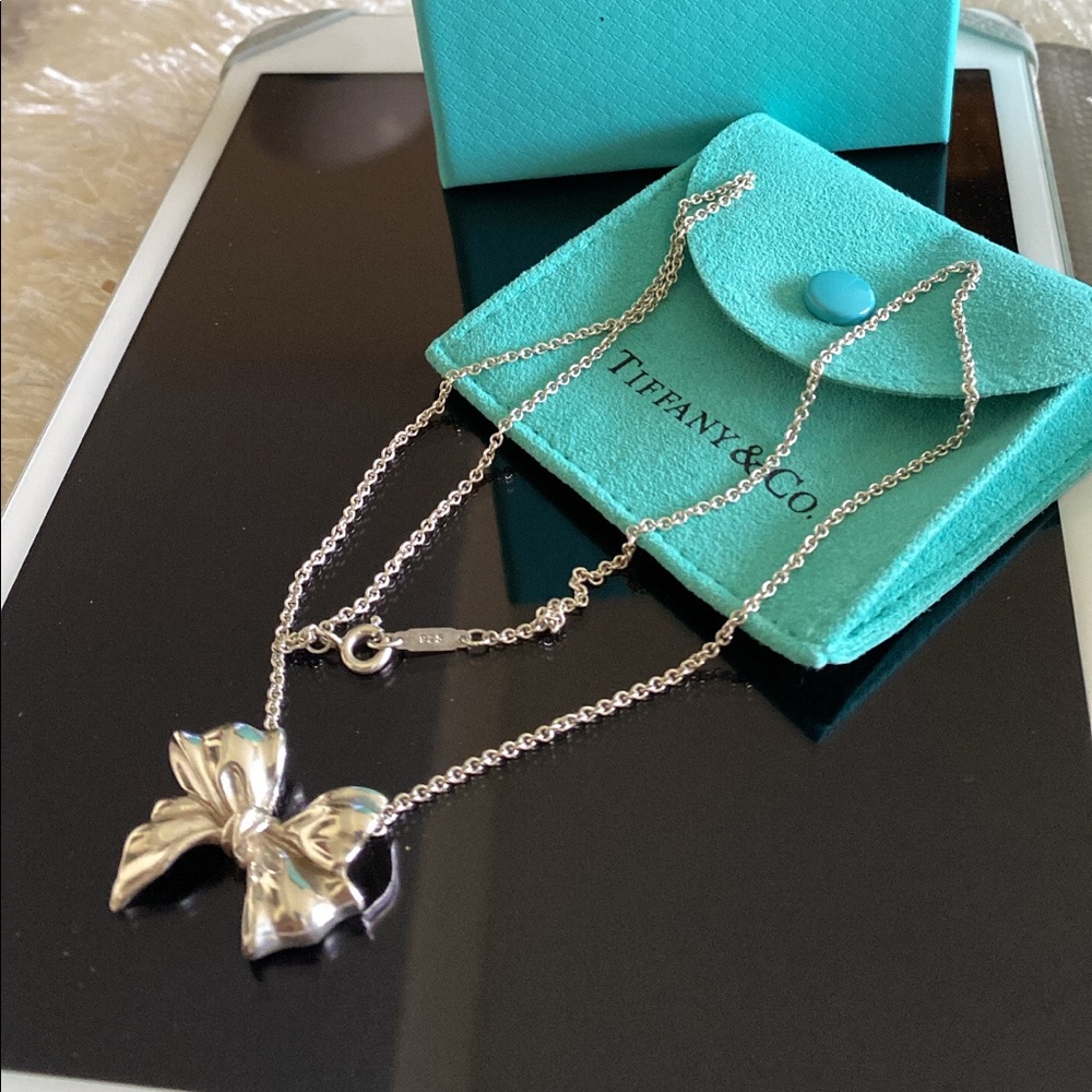 AUTHENTIC TIFFANY & CO. STERLING SILVER NECKLACE FROM JAPAN